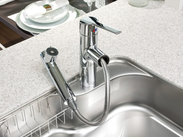 Kitchen.  [Single lever shower faucet] The amount of water in the lever operation one, Installing the temperature adjustable single-lever faucet. Since the pull out the shower head, It is also useful, such as sink cleaning. Also, It has a built-in water purification cartridge.  ※ Cartridge replacement costs will be separately paid.