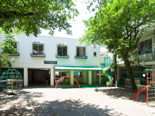 Surrounding environment. Private Urawa kindergarten (about 490m ・ 7-minute walk)