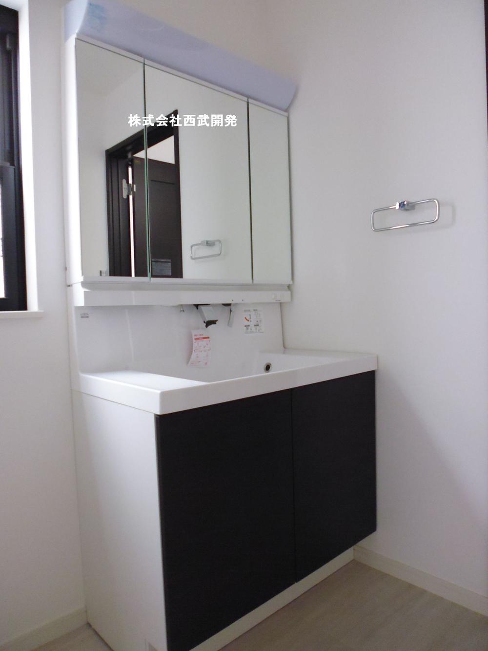 Wash basin, toilet. Indoor (12 May 2013) Shooting