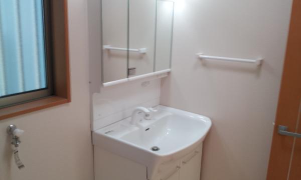 Wash basin, toilet