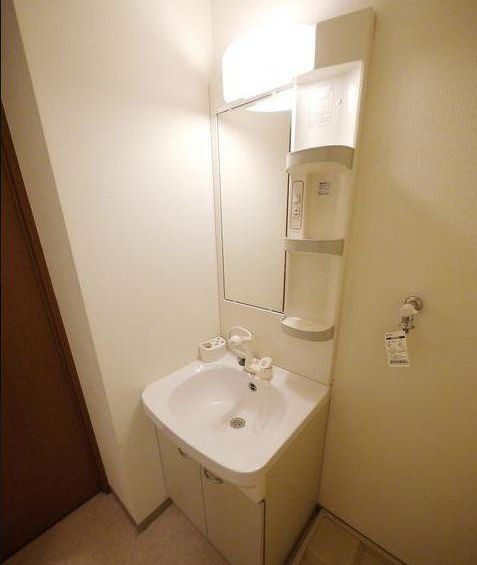 Washroom. Shampoo is Dresser. 