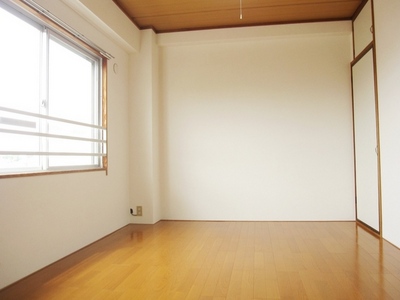 Living and room. Bright Western-style 6 Pledge