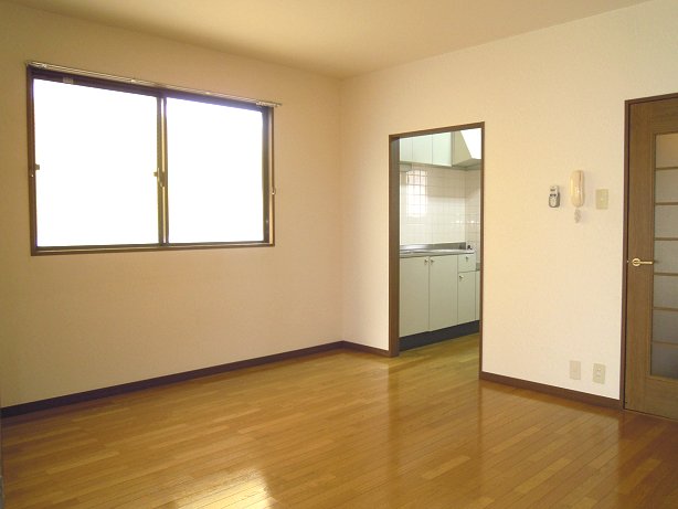 Living and room. Bright and airy 9 Pledge of living