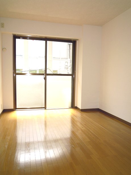 Other room space. 5.7 Pledge of Western-style rooms facing the balcony