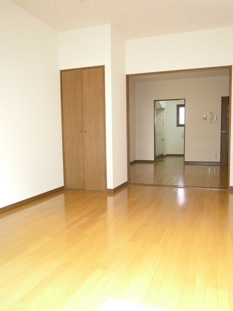 Other room space. Day, Ventilation is good