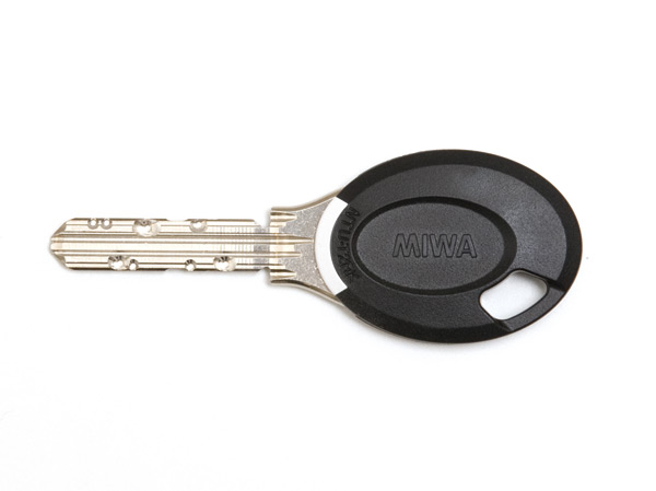 Security.  [Non-contact key] Even when the luggage is often, Non-contact keys that can unlock the easy auto-lock in the only close. Replication is difficult shape, Adopt the necessary there is no IC chip type of battery replacement. It can be used semi-permanently.  ※ Same specifications all of the following listed amenities of