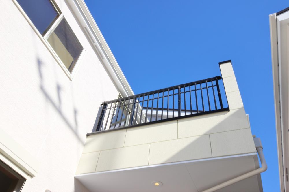 Local appearance photo. A Building balcony. You can comfortably enjoy the light of the sun.