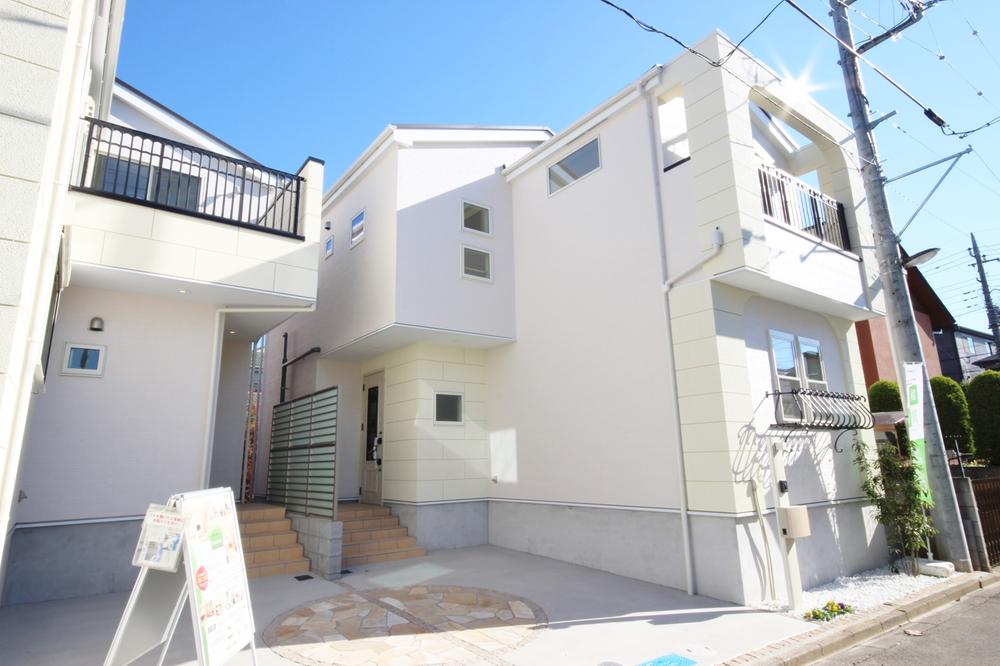 Local appearance photo. Like the Mediterranean city block.