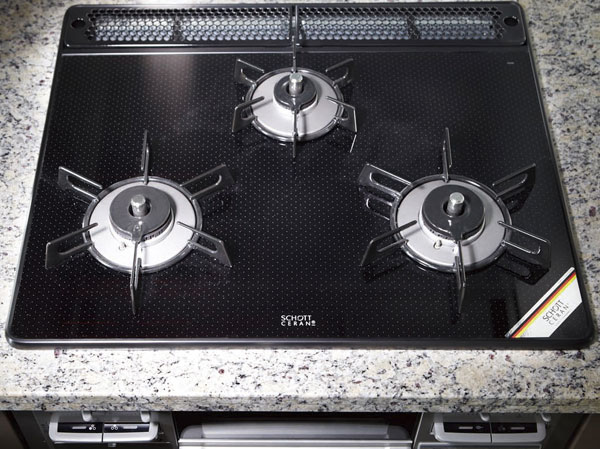 Kitchen.  [Glass top stove] Your easy-care glass top plate.