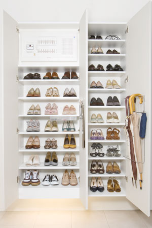 Receipt.  [Multi-entry cloak] Entrance storage to beautify the "face" of the dwelling.