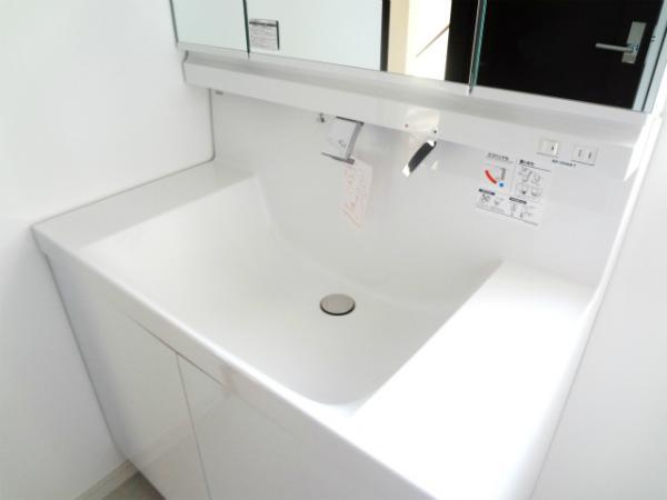 Wash basin, toilet