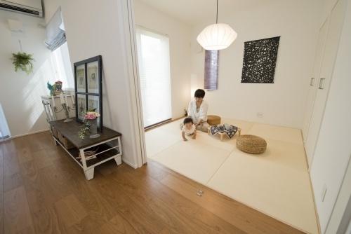 Other introspection. Plus the idea of further comfort. Tsuzukiai Japanese-style room