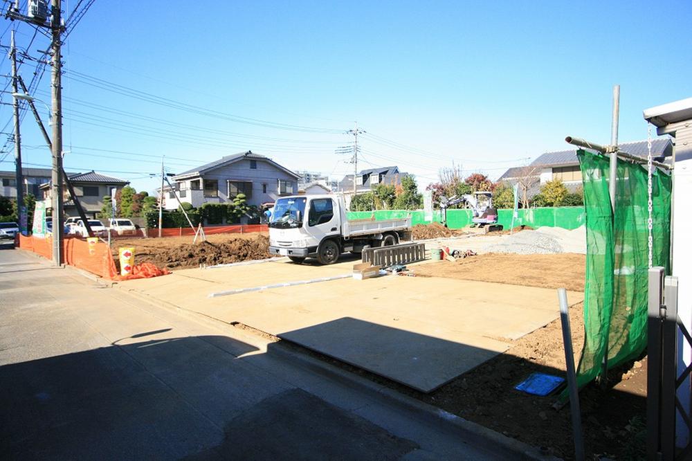 Local photos, including front road. Local (11 May 2013) Shooting