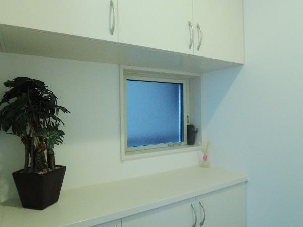 Other introspection. Entrance storage ・ Lighting of the window ・ Please decorate a nice intellectuals on the shelf.