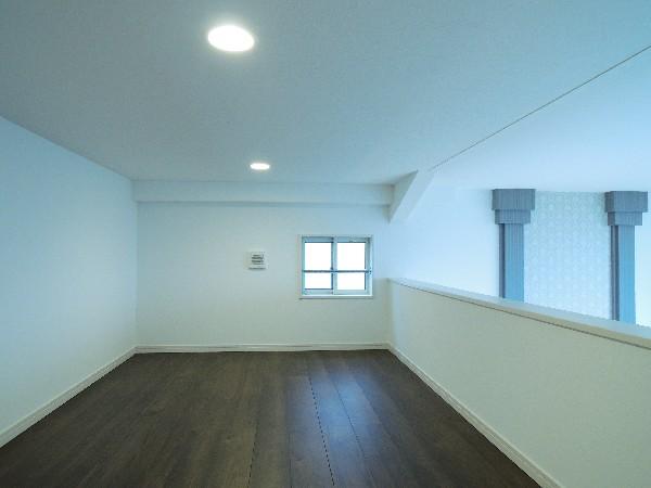 Other introspection. 5 tatami loft rising from the living room as well as study ・ ・ ・