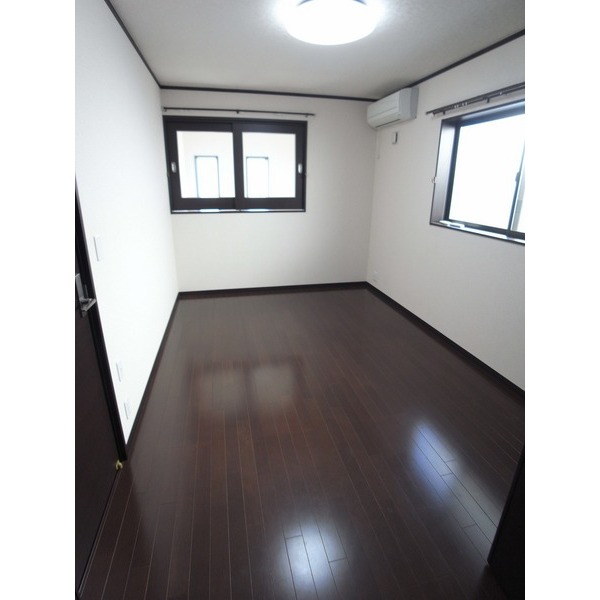 Living and room. Western-style 6.75 Pledge