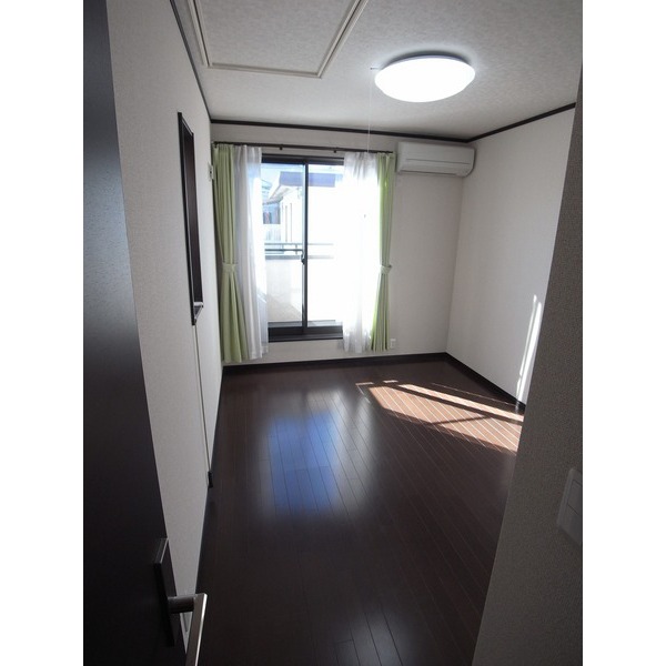 Living and room. Medium room 6 Pledge