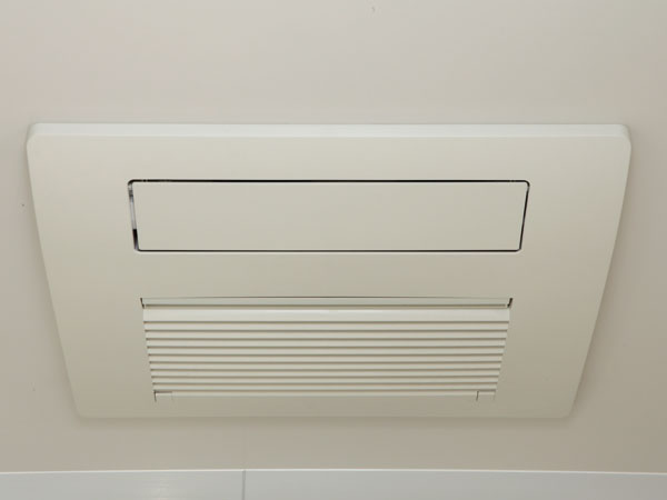 Bathing-wash room.  [Bathroom ventilation dryer] In ventilatory function, Installation of suppressing bathroom ventilation heating drier the growth of mold. Other useful when dry the rain of the day or night of laundry, It is also possible to keep warm the bathroom before bathing in winter. (Model Room 70A type)
