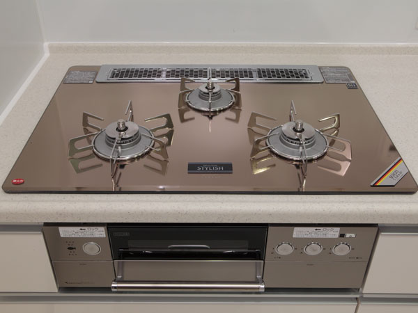 Kitchen.  [Si sensor equipped with advanced ( ※ )] Overheating prevention, Extinction sensing, Since there are features, such as forgetting to turn off fire, You can enjoy the peace of mind to your cooking.  ※ Listings photo optional specifications (paid ・ It will be the application deadline Yes). (Model Room 70A type)