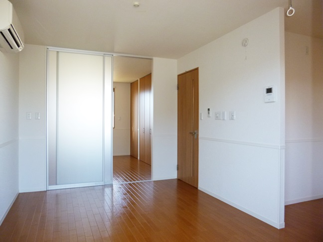 Living and room. Spacious living 10.5 Pledge