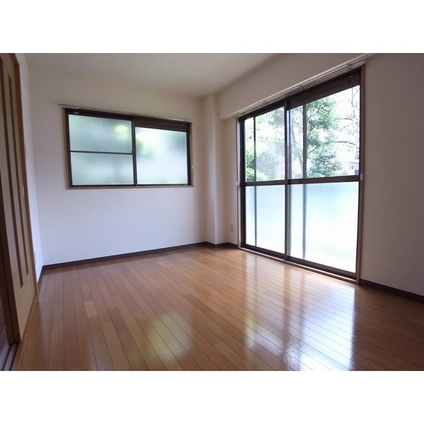 Living and room. Western-style 6.3 Pledge