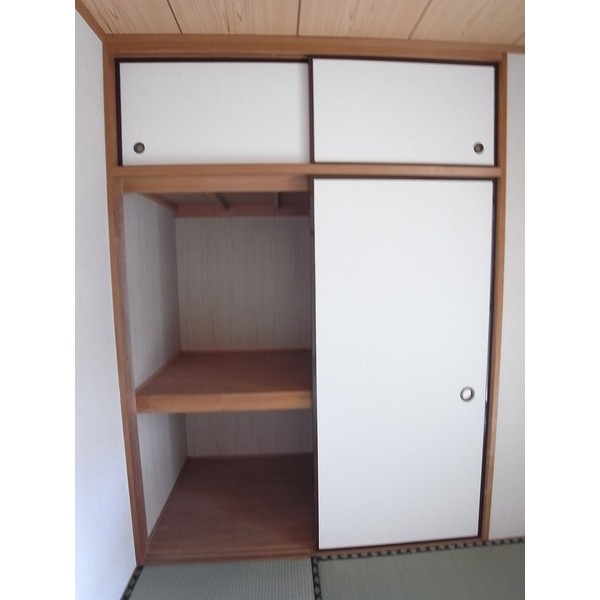 Receipt. Storage of Japanese-style room