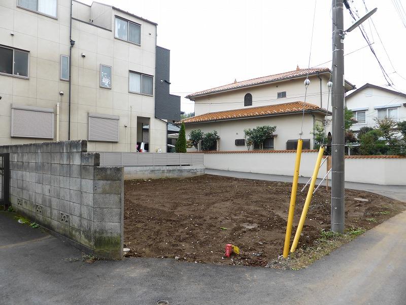 Local photos, including front road. Local (11 May 2013) Shooting