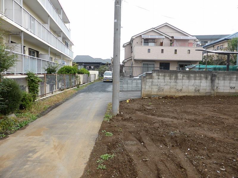 Local photos, including front road. Local (11 May 2013) Shooting