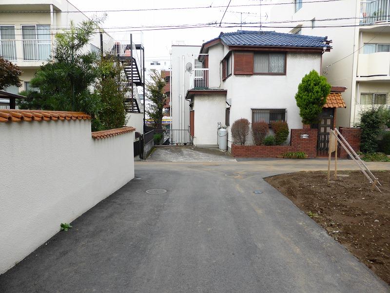 Local photos, including front road. Local (11 May 2013) Shooting