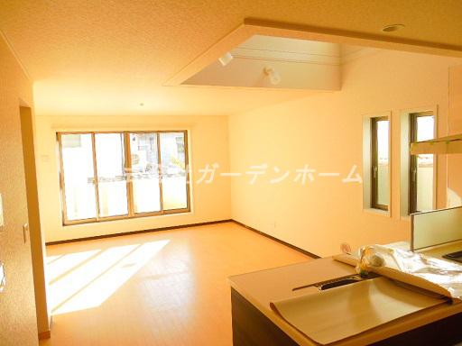 Living. Open living