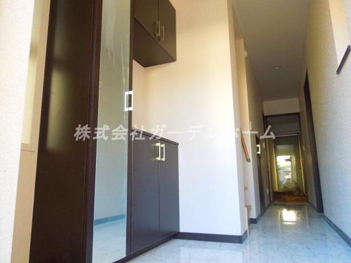 Entrance. Open-minded entrance