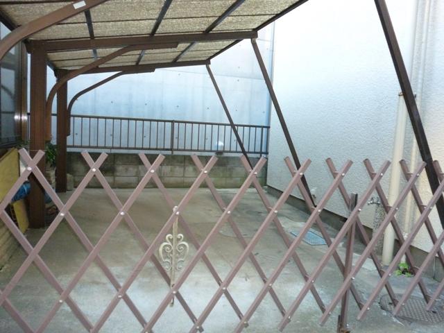 Local land photo. Garage Partial