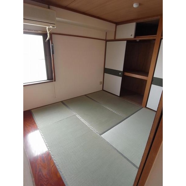Living and room. Japanese-style room 4.5 Pledge
