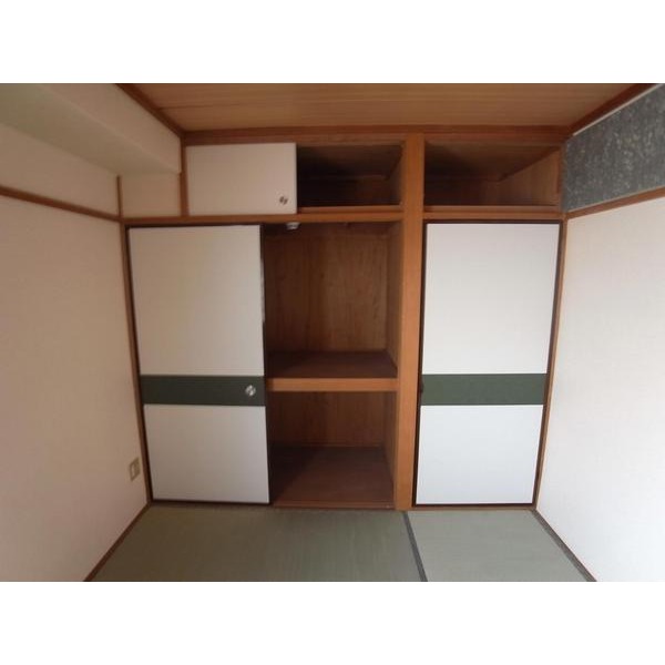 Receipt. 4.5 tatami storage of Japanese-style room