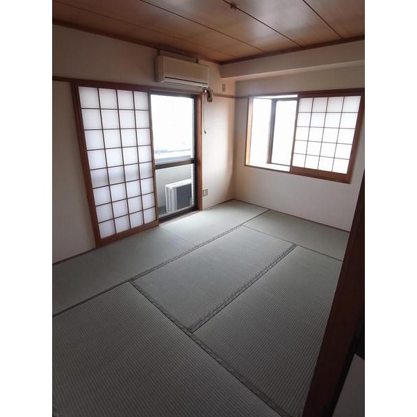 Living and room. Japanese-style room 6 quires