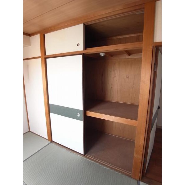 Receipt. Of 6-mat Japanese-style storage