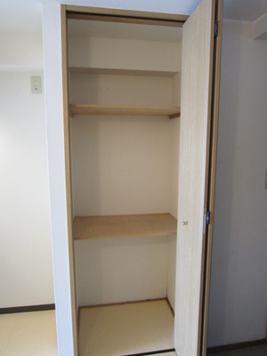 Other Equipment. Entrance storage! It contains plenty of! 