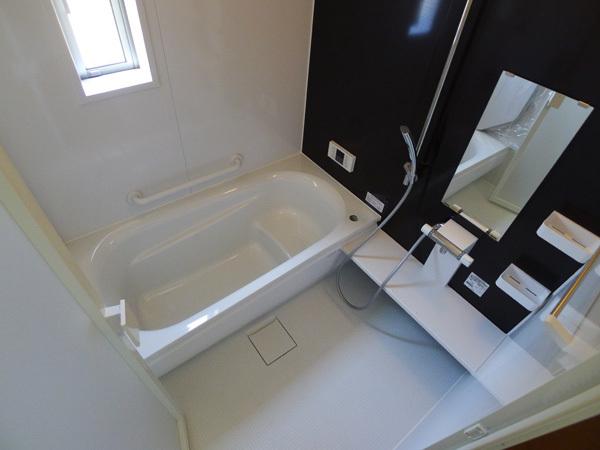 Bathroom. 7 Building