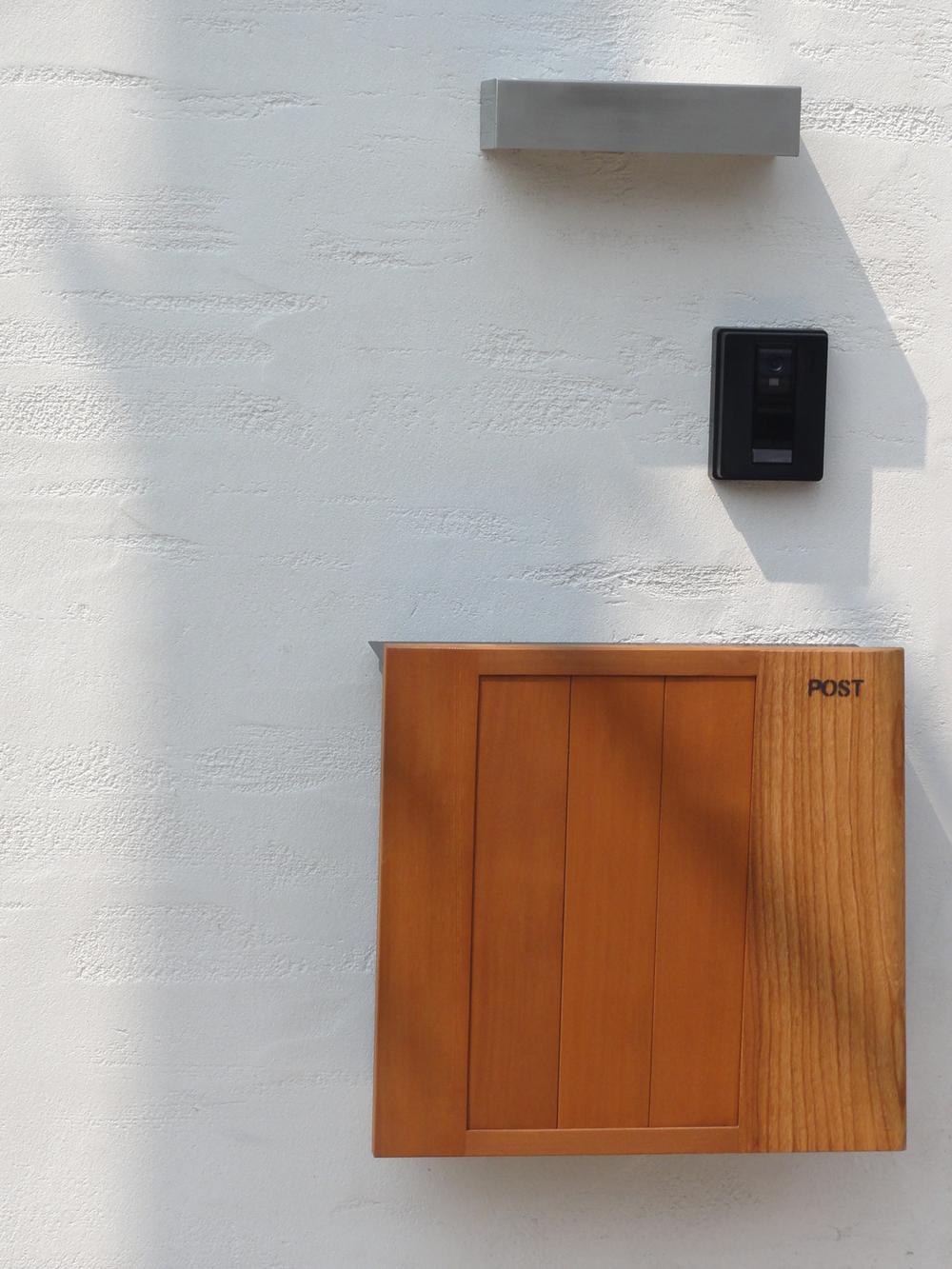 Local appearance photo. There is also a commitment to detail in one post.