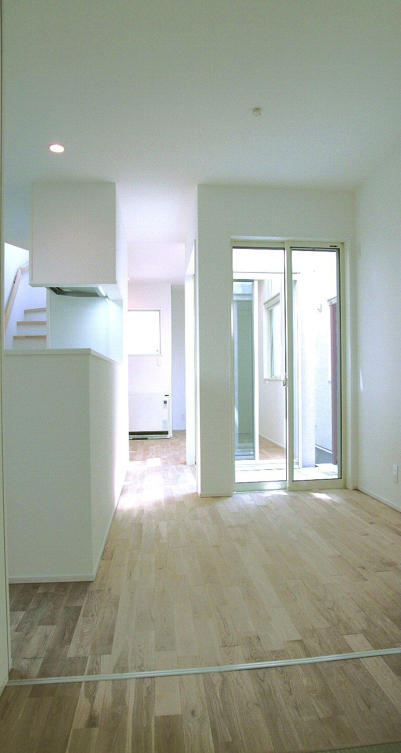 Living. Liberating a kitchen living the white was based. A sense of unity is spacious space. IH ・ Dishwasher equipped.