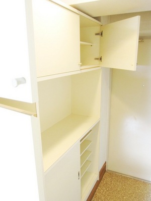 Entrance. Entrance of the storage has been enhanced!