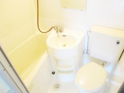 Bath. Is clean is a simple three-point unit bus!