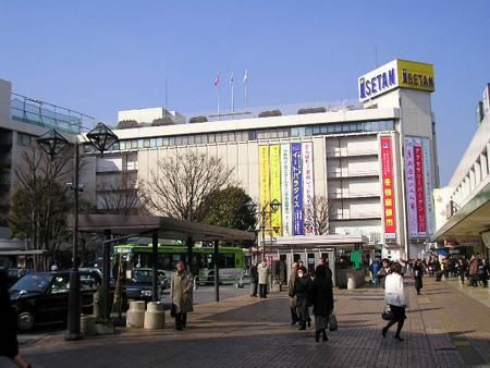 Shopping centre. Isetan 970m until the (shopping center)