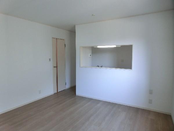 Living. Detached interior introspection Pictures - living with clean tones and living white.