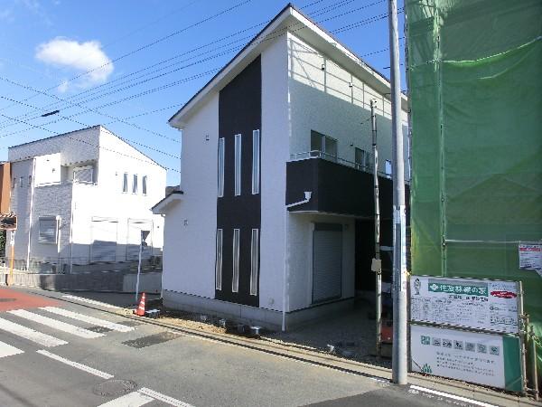 Local appearance photo. 4 routes available. Commute ・ Useful educational city to go to school Urawa