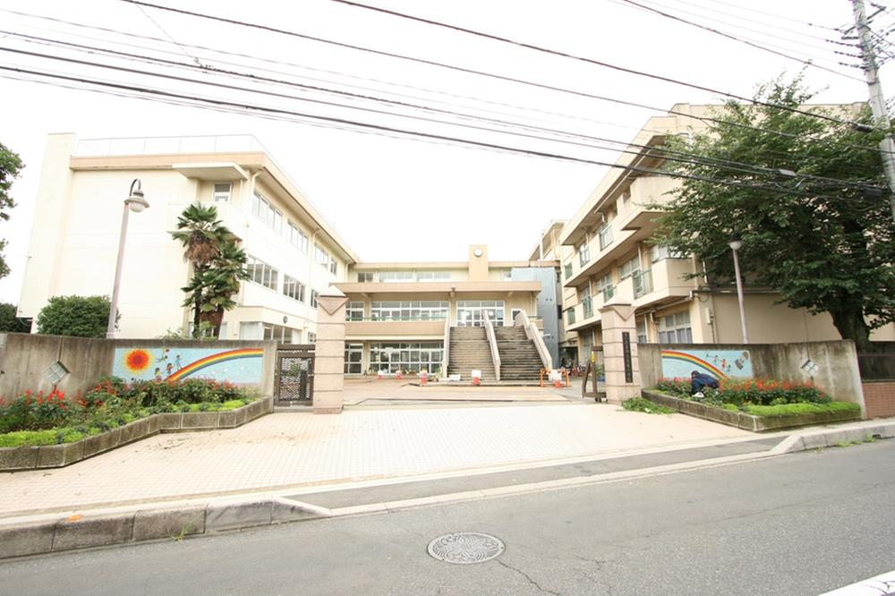 Primary school. 290m until the Saitama Municipal Daito Elementary School