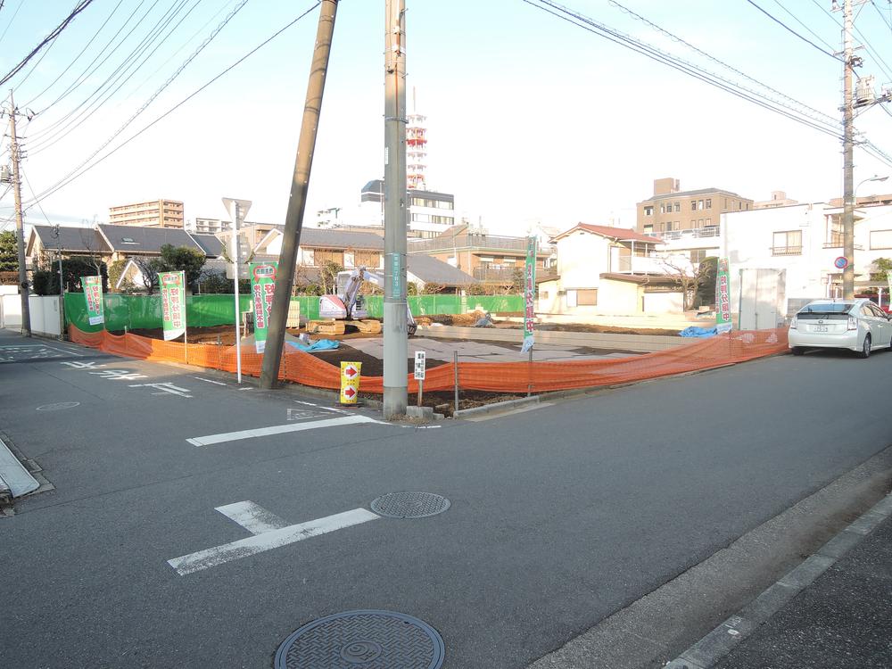 Local photos, including front road. The entire local photo