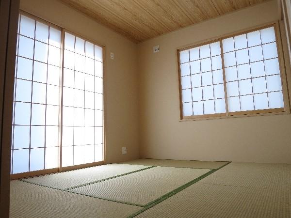 Non-living room. Guests have been Japanese-style room in the living room. When I go back to the house, First of all it is a place you want to lie-in. 