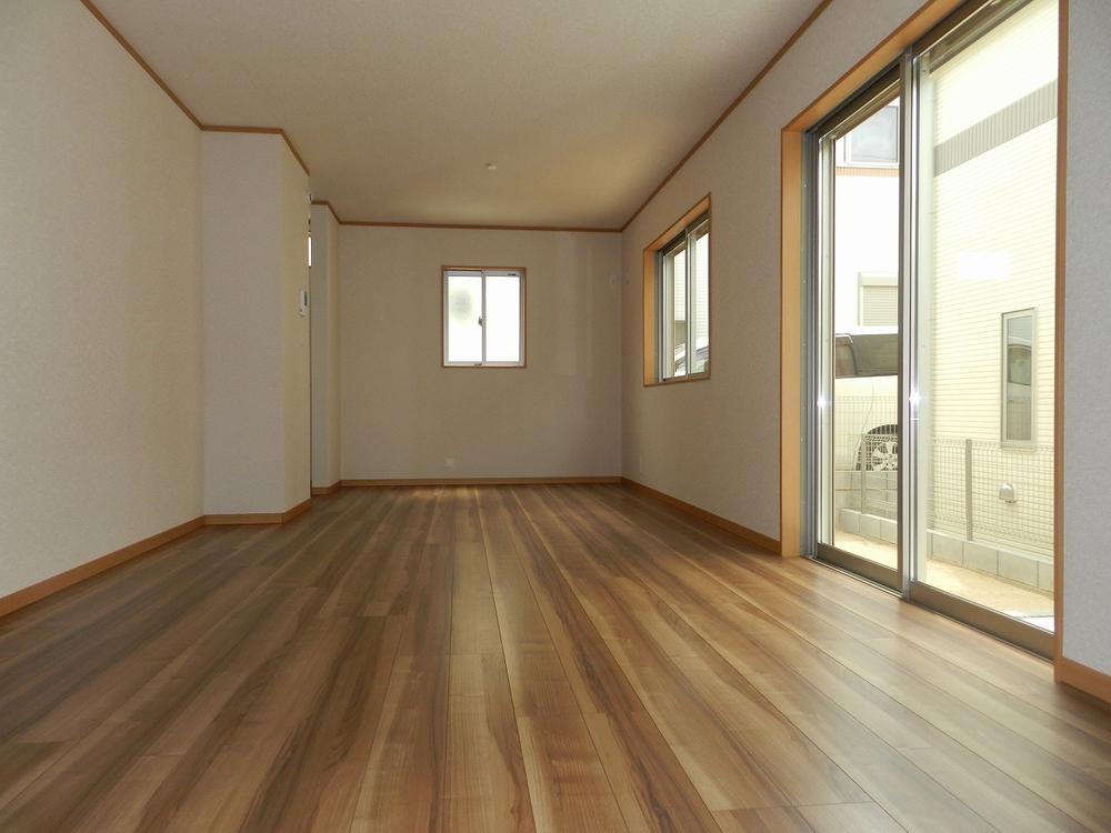 Same specifications photos (living)