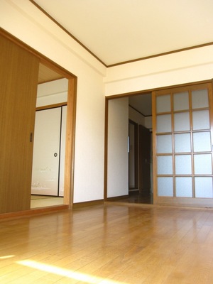 Living and room. You can use by connecting to the next room!